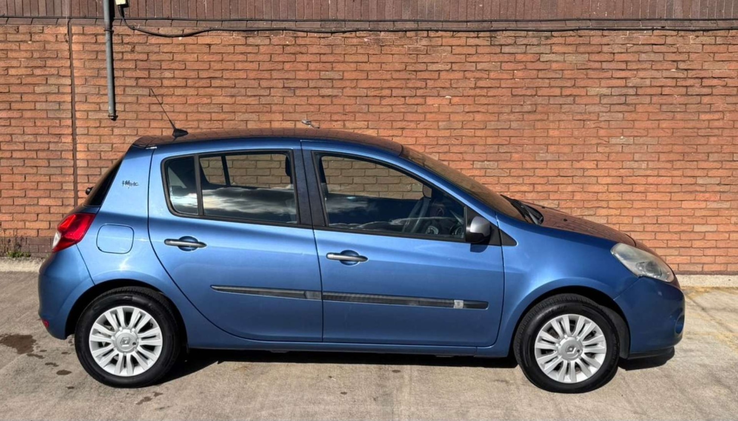 Used Renault Clio 2010 for sale - 76600535: Photo 21