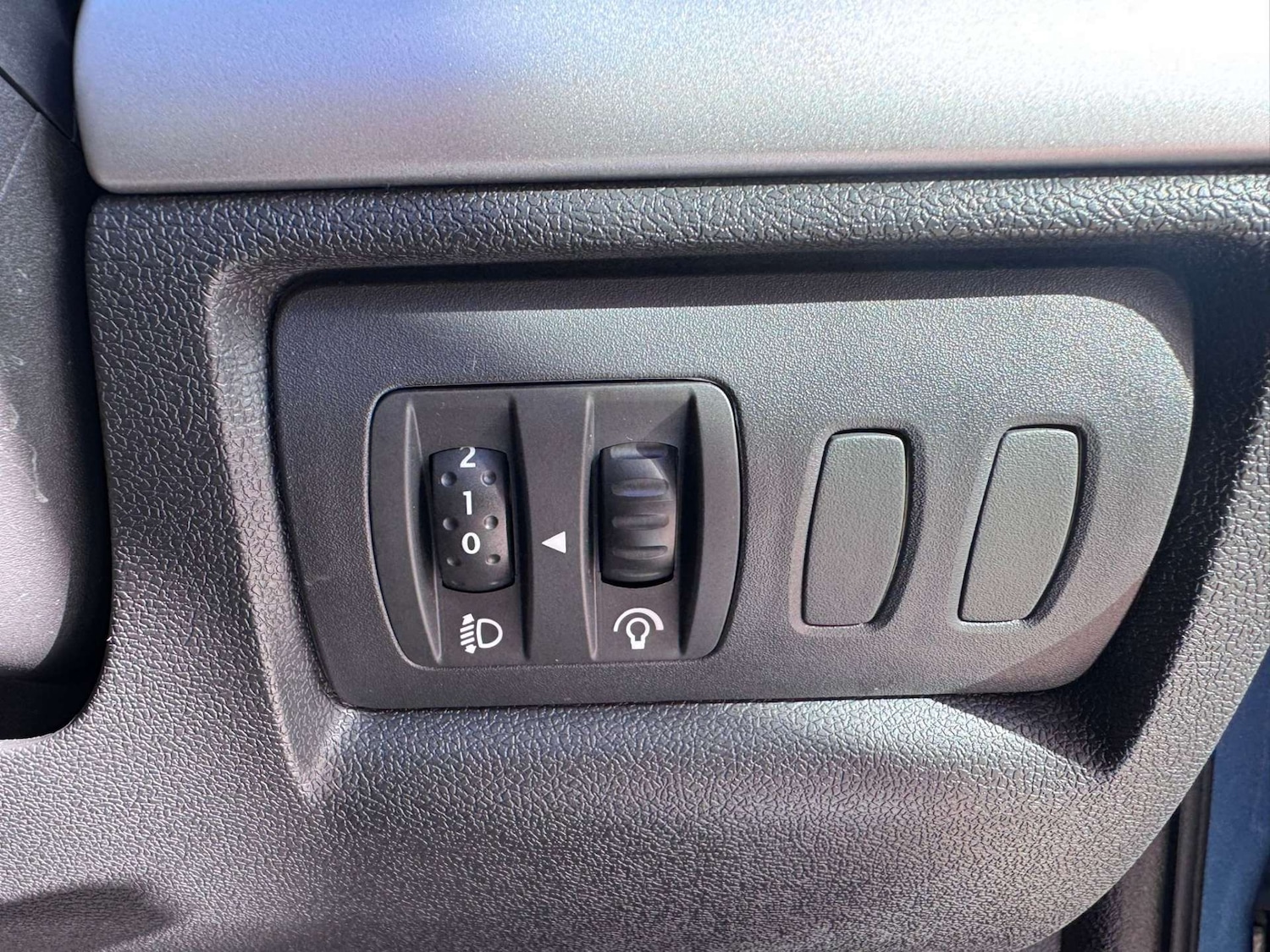 Used Renault Clio 2010 for sale - 76600535: Photo 24