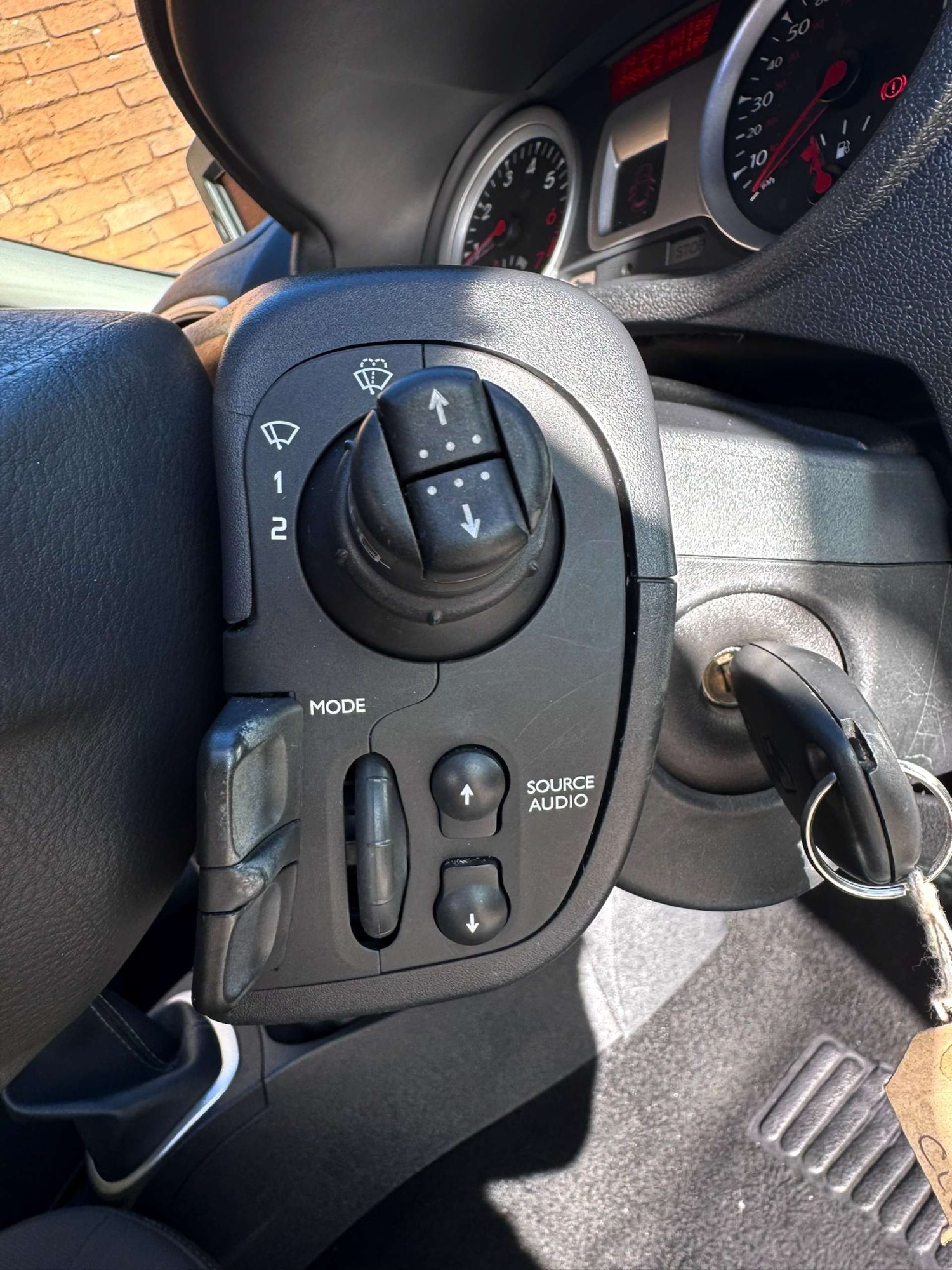 Used Renault Clio 2010 for sale - 76600535: Photo 25