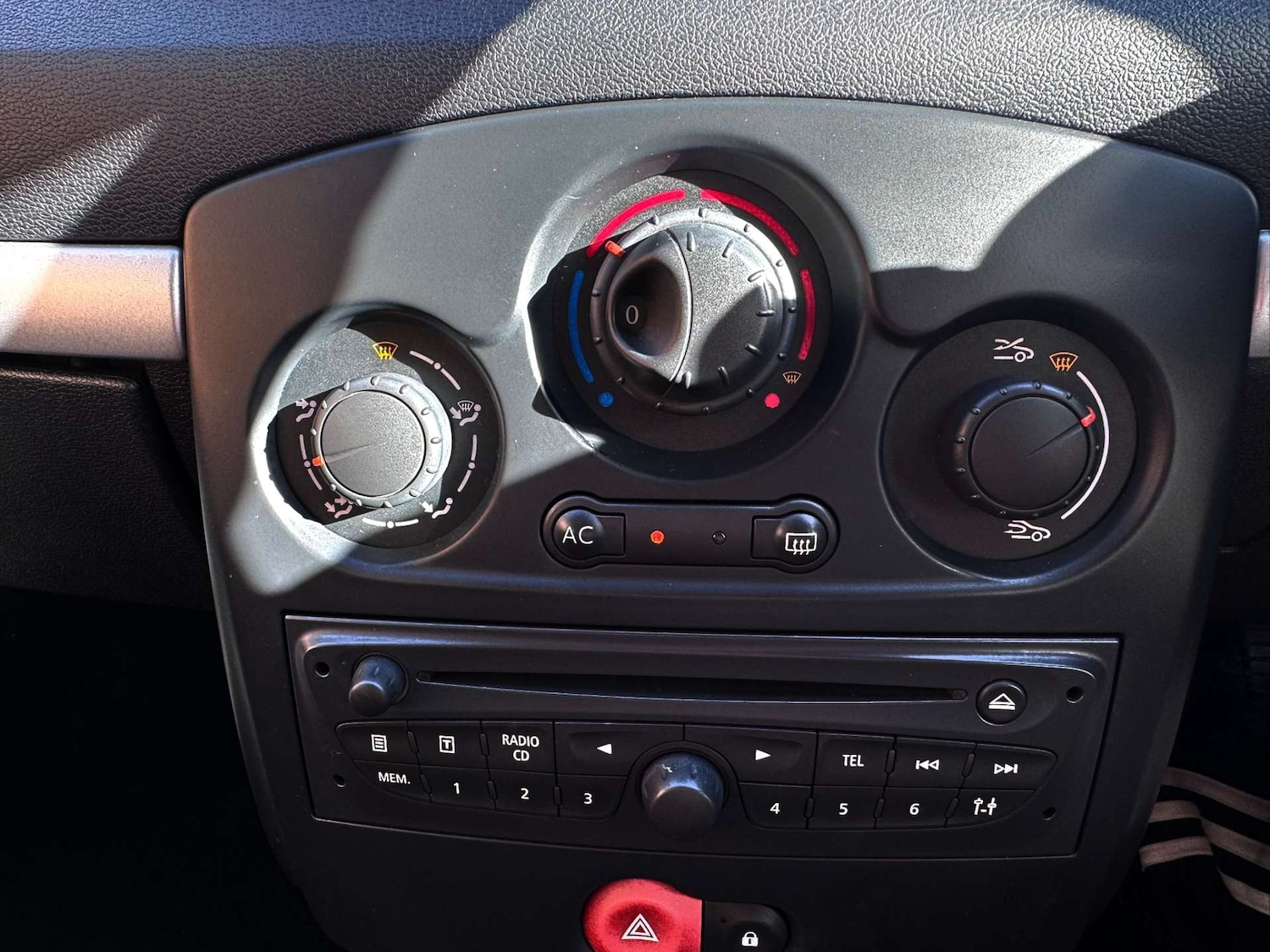 Used Renault Clio 2010 for sale - 76600535: Photo 26