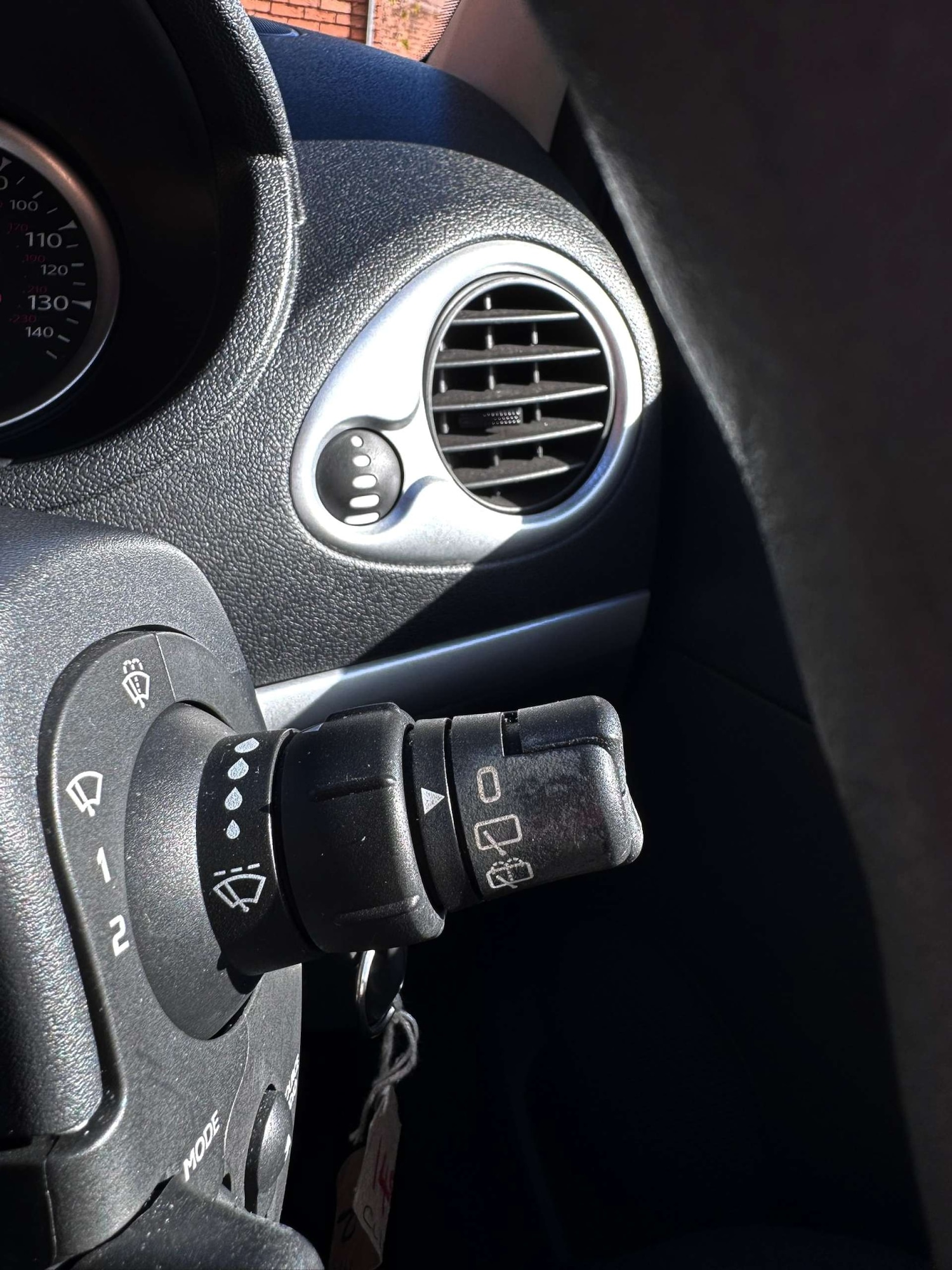 Used Renault Clio 2010 for sale - 76600535: Photo 27