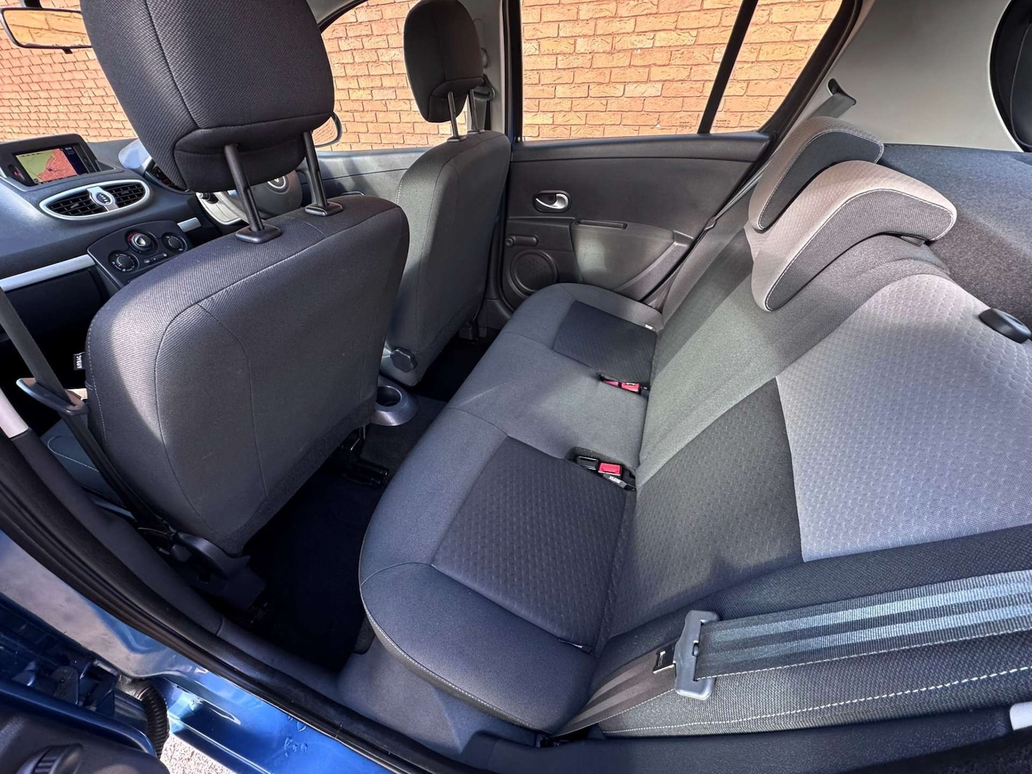 Used Renault Clio 2010 for sale - 76600535: Photo 28