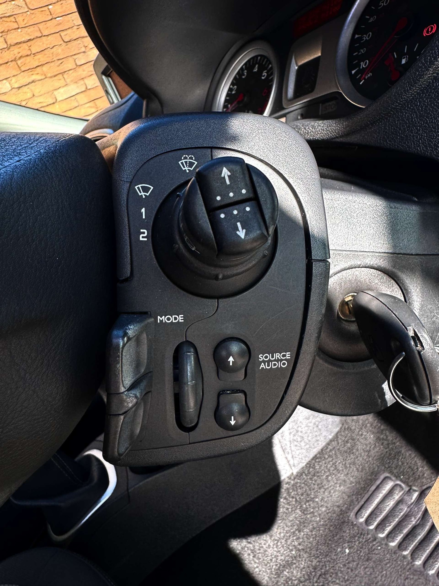 Used Renault Clio 2010 for sale - 76600535: Photo 29