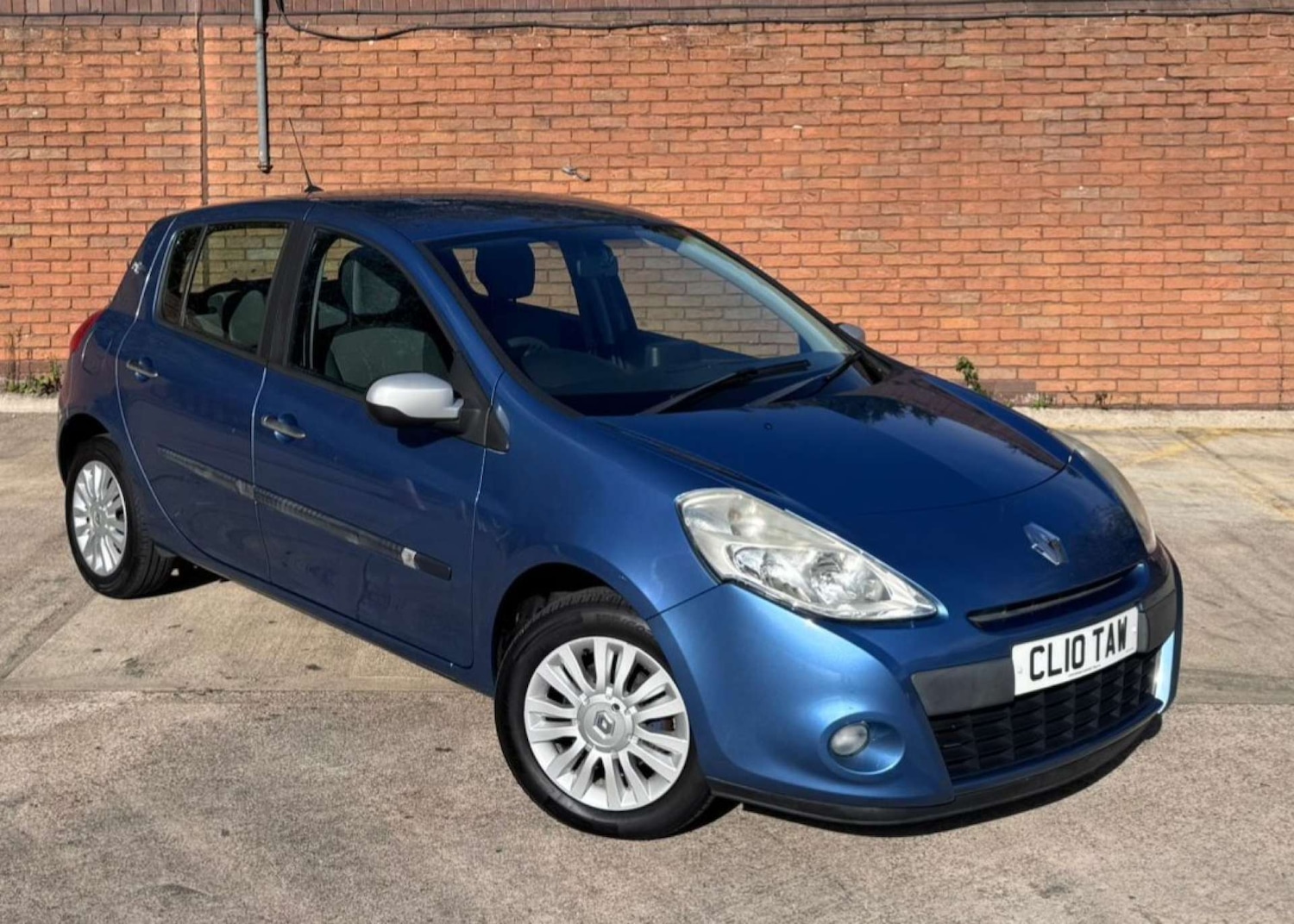 Used Renault Clio 2010 for sale - 76600535: Photo 3