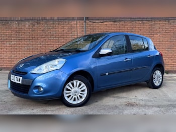 Used Renault Clio 2010 for sale - 76600535: Photo