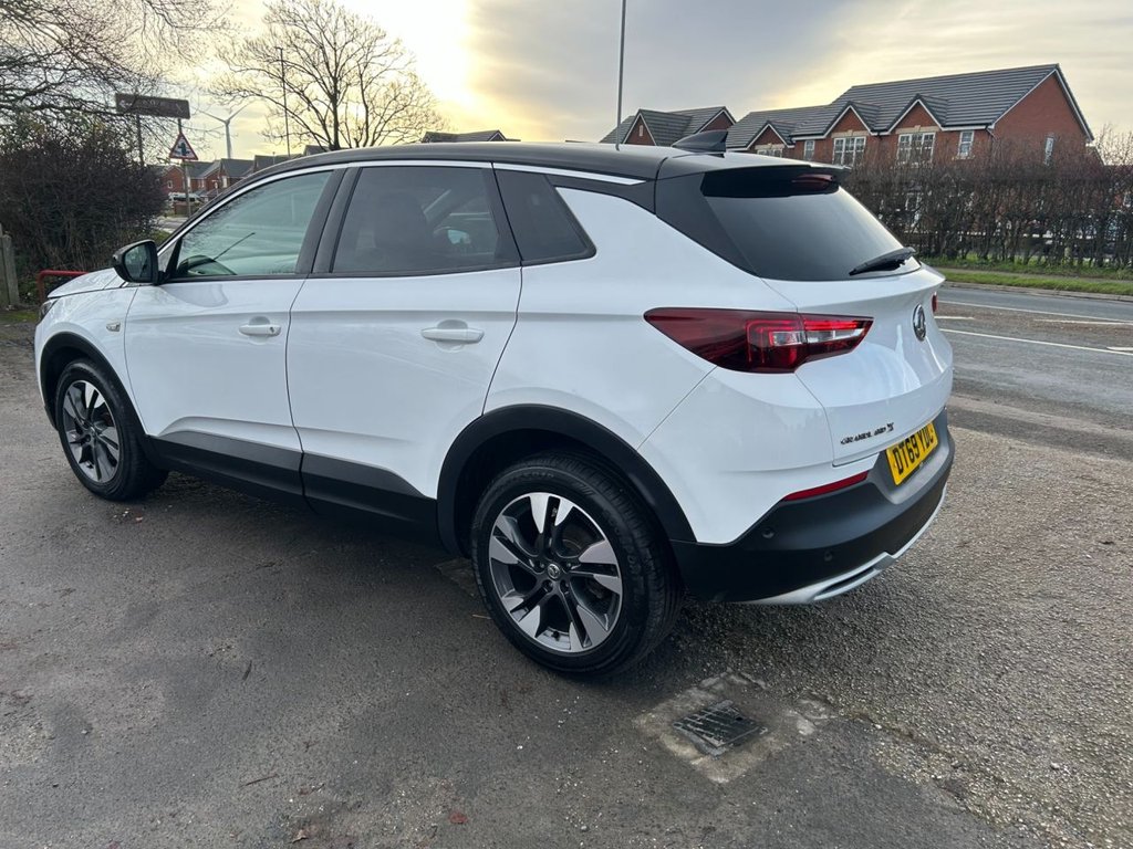 Used Vauxhall Grandland X 2020 for sale - 76923826: Photo 2