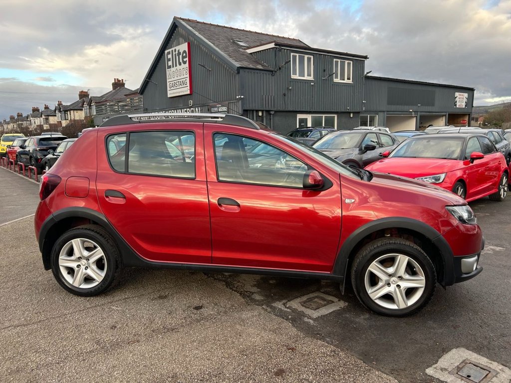 Used Dacia Sandero Stepway 2016 for sale - 76686376: Photo 2