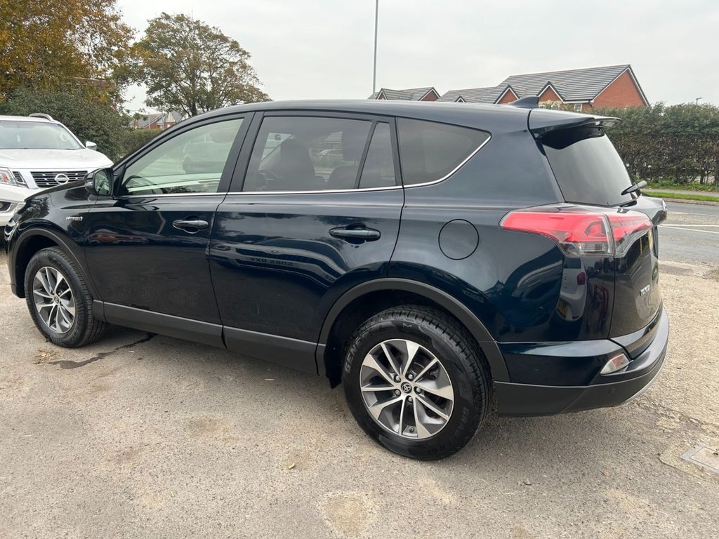 Used Toyota RAV4 2017 for sale - 76303898: Photo 2