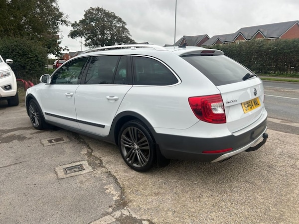 Used Skoda Superb 2014 for sale - 76147732: Photo 2
