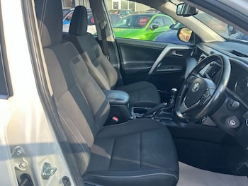 Used Toyota RAV4 2017 for sale - 77765219: Photo