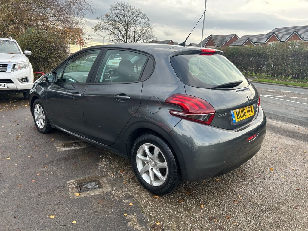 Used Peugeot 208 2016 for sale - 76482437: Photo 2