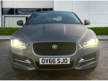 Used Jaguar XE 2016 for sale - 77042407: Photo