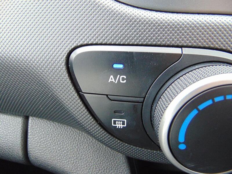 Used Hyundai i10 2017 for sale - 77042378: Photo 28