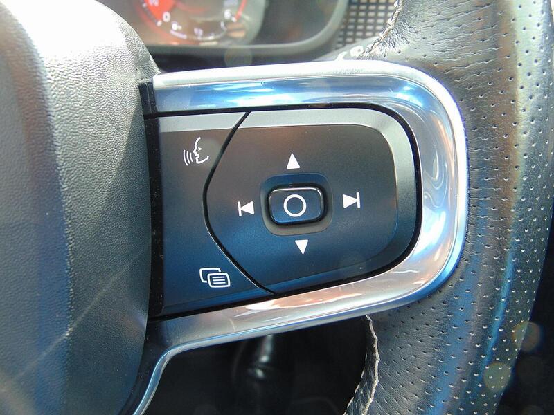 Used Volvo XC40 for sale - 77447113: Photo 30