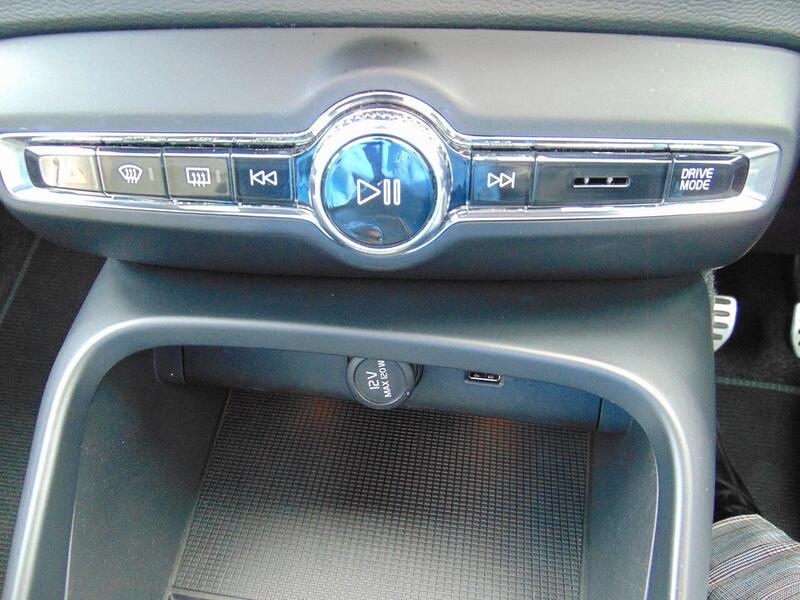 Used Volvo XC40 for sale - 77447113: Photo 37