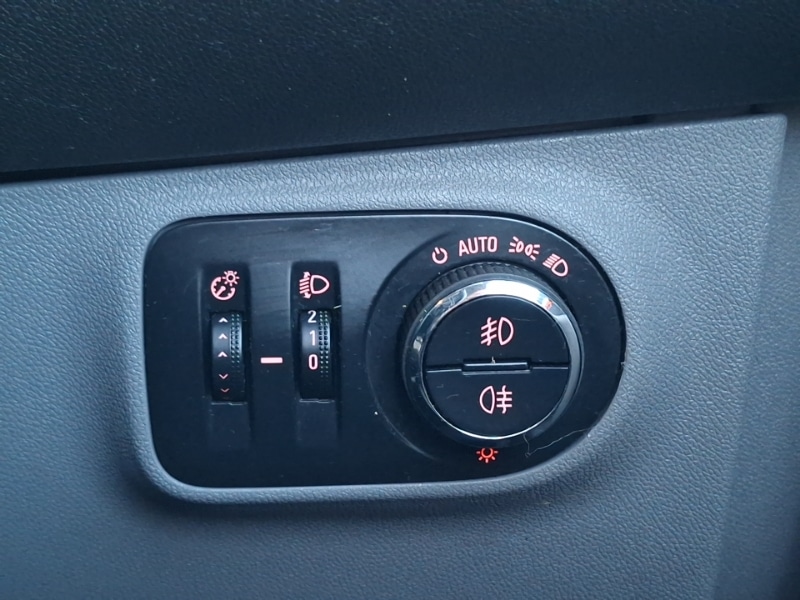 Used Vauxhall Corsa 2015 for sale - 78147015: Photo 18