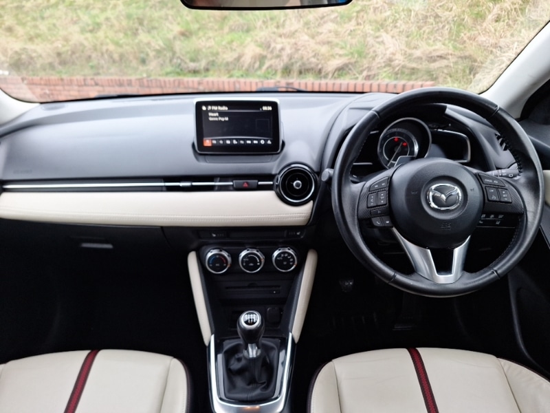 Used Mazda Mazda2 2015 for sale - 77922017: Photo 2