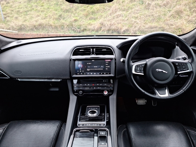 Used Jaguar F-Pace 2020 for sale - 77663825: Photo 2