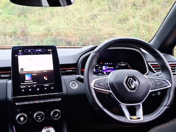 Used Renault Clio 2023 for sale - 76150660: Photo 2