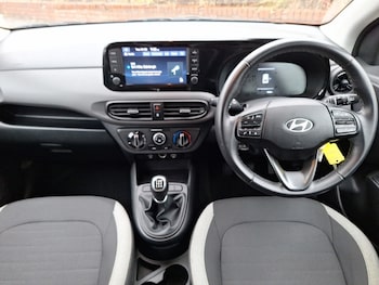 Used Hyundai i10 2023 for sale - 79425212: Photo
