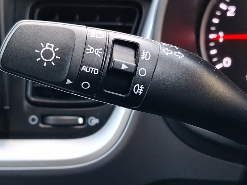 Used Kia Stonic 2018 for sale - 76393107: Photo 17