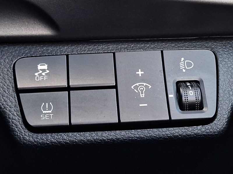 Used Kia Stonic 2018 for sale - 76393107: Photo 18