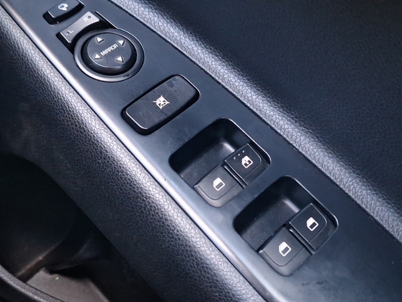 Used Kia Stonic 2018 for sale - 76393107: Photo 19