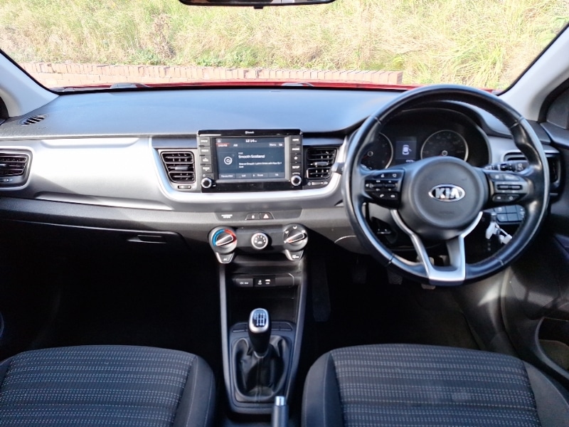 Used Kia Stonic 2018 for sale - 76393107: Photo 2