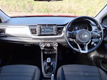 Used Kia Stonic 2018 for sale - 76393107: Photo