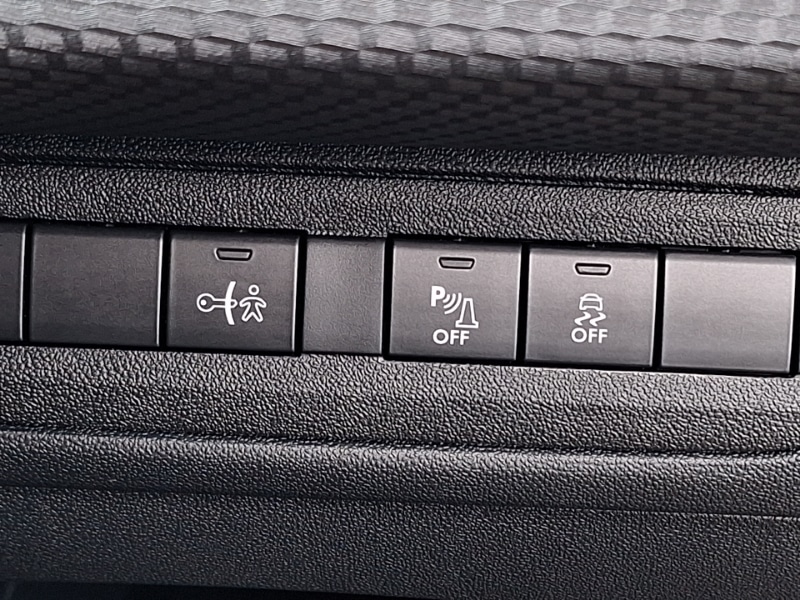 Used Peugeot 2008 2016 for sale - 78032641: Photo 18