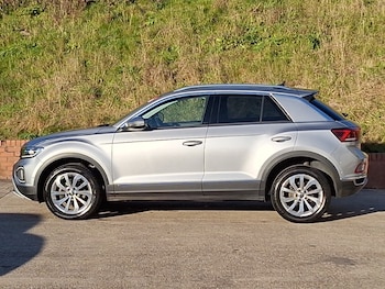 Used Volkswagen T-Roc 2023 for sale - 76947220: Photo