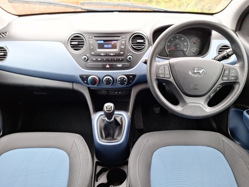 Used Hyundai i10 2015 for sale - 76365391: Photo 2