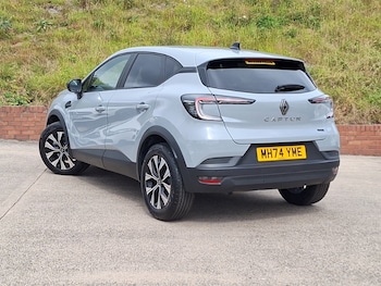 Used Renault Captur 2025 for sale - 75640575: Photo
