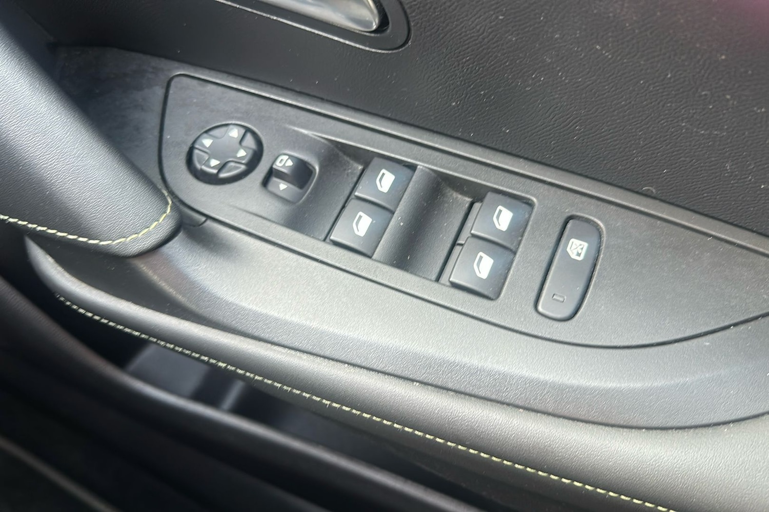 Used Peugeot 2008 2023 for sale - 76077009: Photo 18