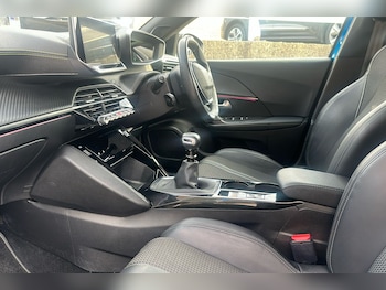 Used Peugeot 2008 2023 for sale - 76077009: Photo 3