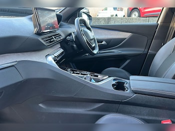 Used Peugeot 5008 2023 for sale - 77069728: Photo