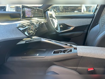 Used Peugeot E-5008 2025 for sale - 76650901: Photo