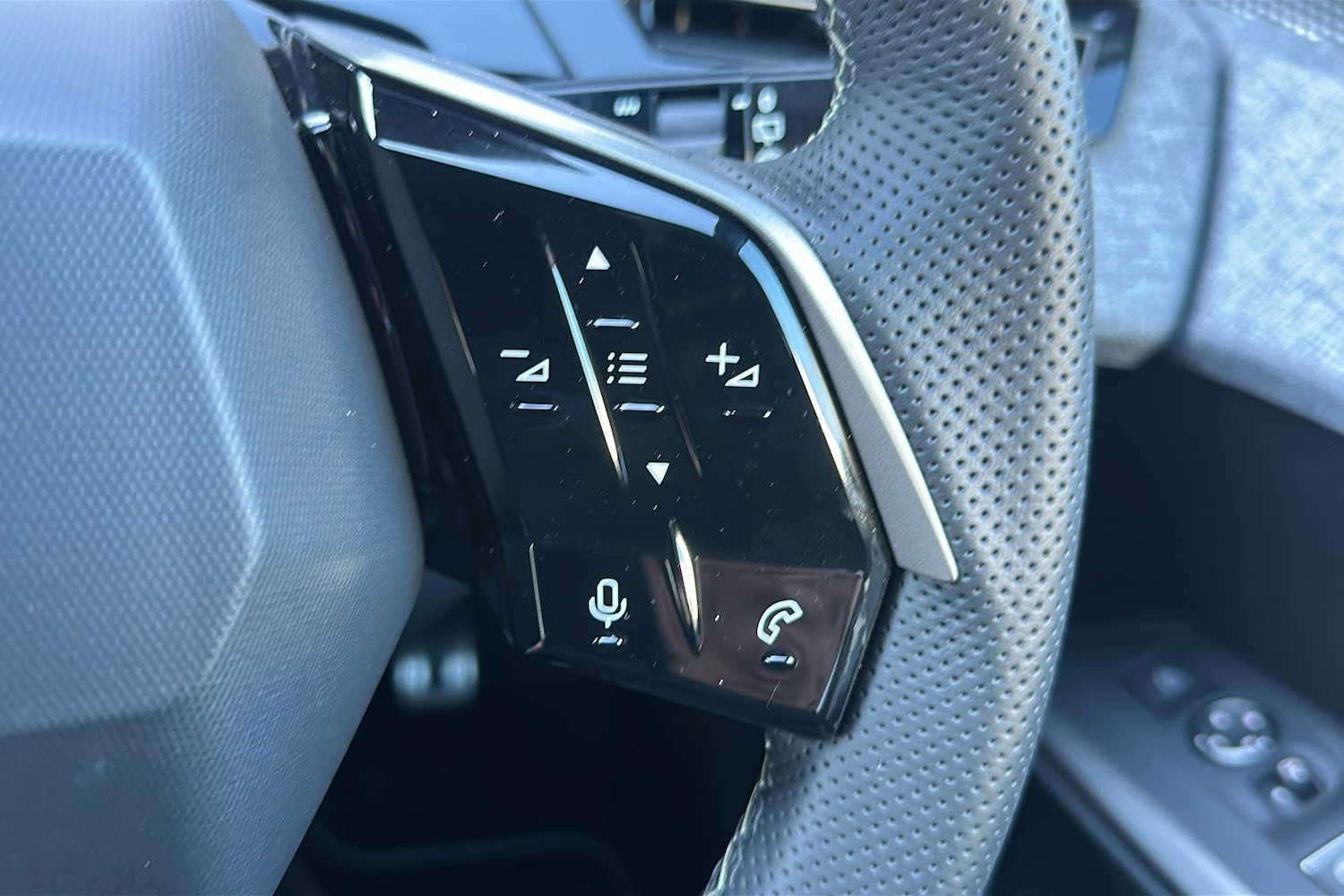 Used Peugeot E-5008 2025 for sale - 76650901: Photo 53