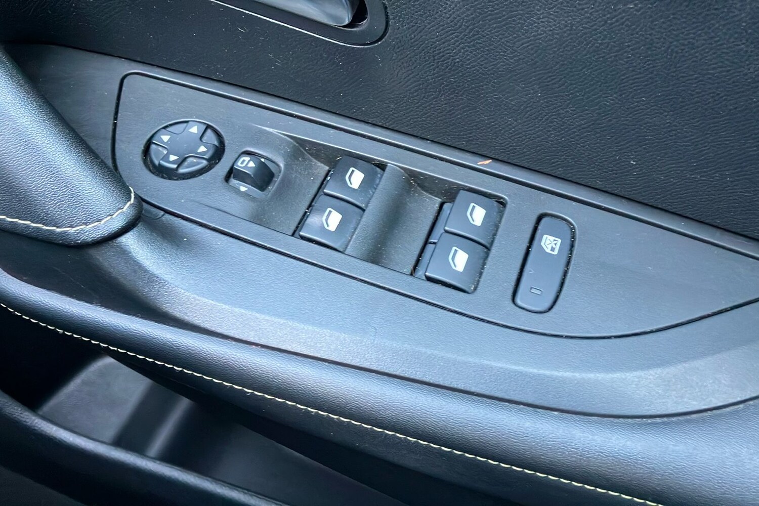 Used Peugeot 2008 2021 for sale - 77676944: Photo 18