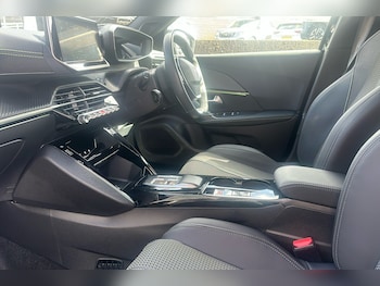 Used Peugeot E-2008 2023 for sale - 75766339: Photo