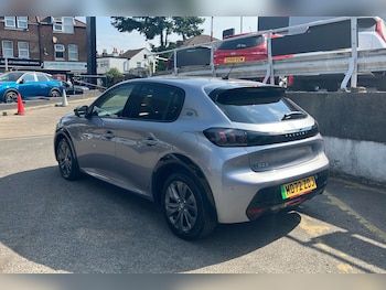 Used Peugeot E-208 2023 for sale - 79490047: Photo