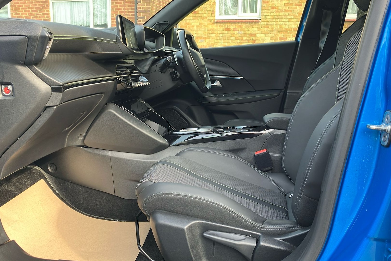 Used Peugeot 2008 2023 for sale - 77968335: Photo 3