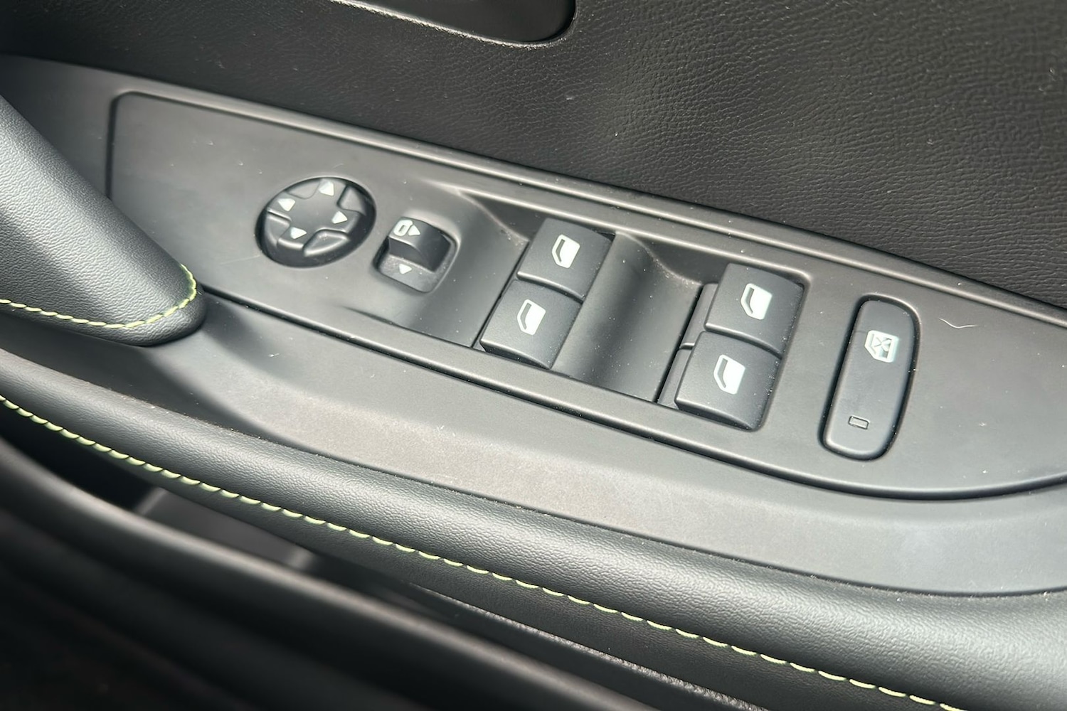 Used Peugeot 208 2023 for sale - 76875947: Photo 18