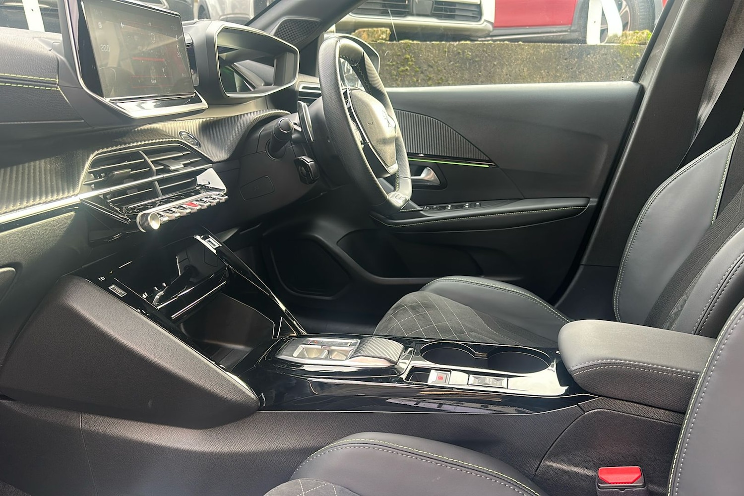 Used Peugeot 208 2023 for sale - 76875947: Photo 3