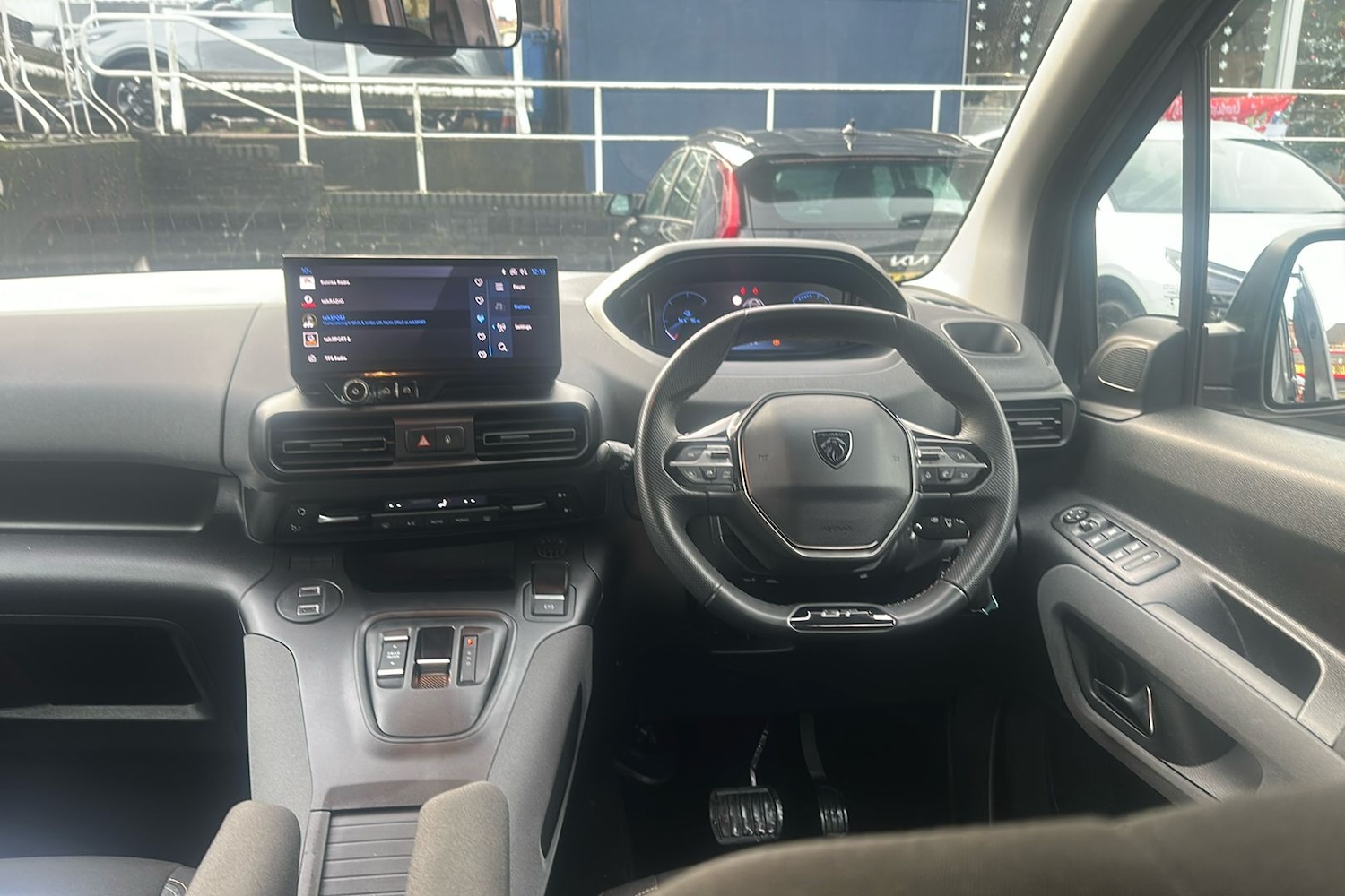 Used Peugeot e-Rifter 2024 for sale - 76932042: Photo 11