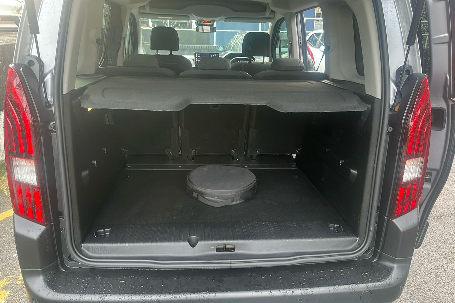 Used Peugeot e-Rifter 2024 for sale - 76932042: Photo 12