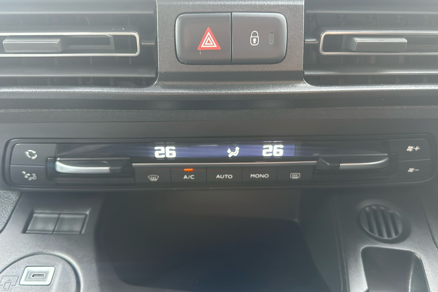 Used Peugeot e-Rifter 2024 for sale - 76932042: Photo 15