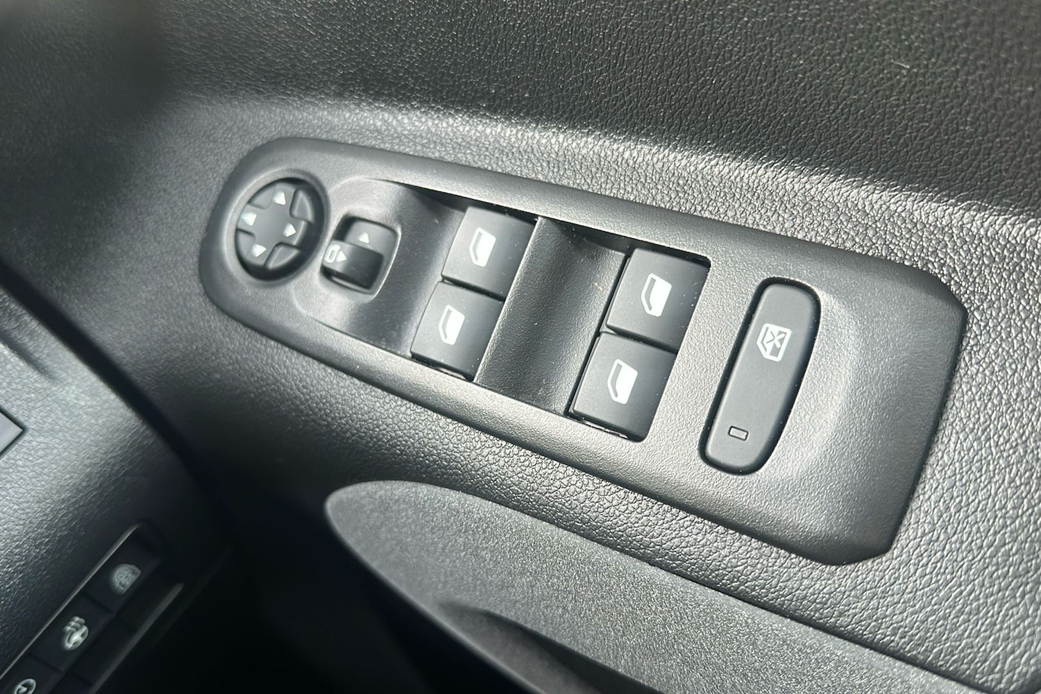 Used Peugeot e-Rifter 2024 for sale - 76932042: Photo 18