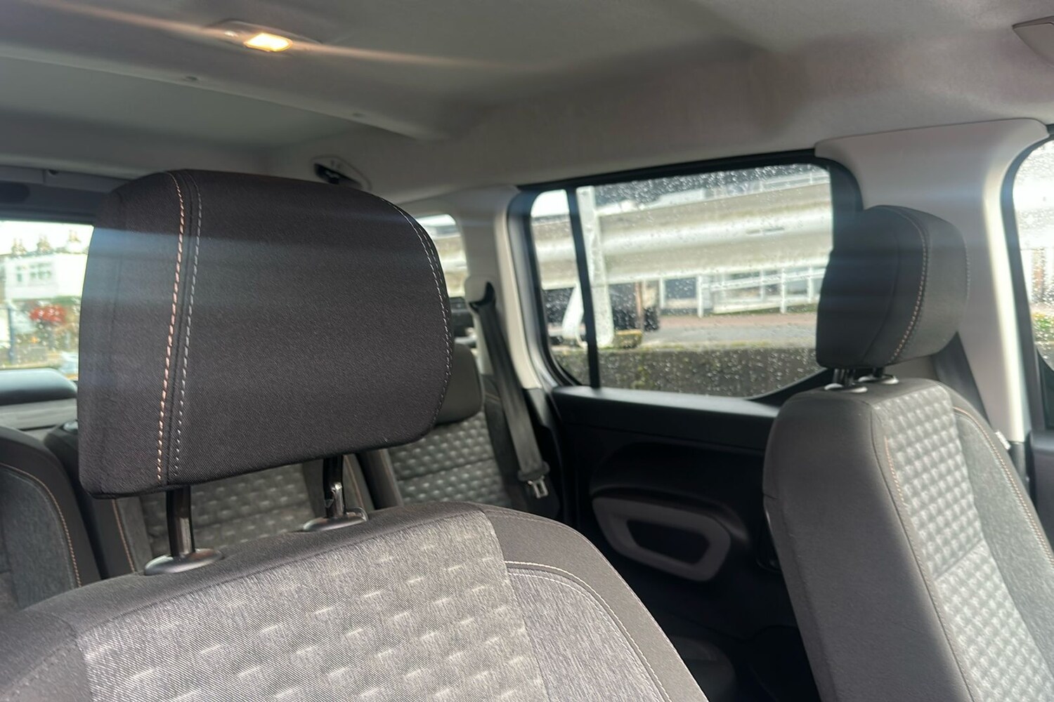 Used Peugeot e-Rifter 2024 for sale - 76932042: Photo 30