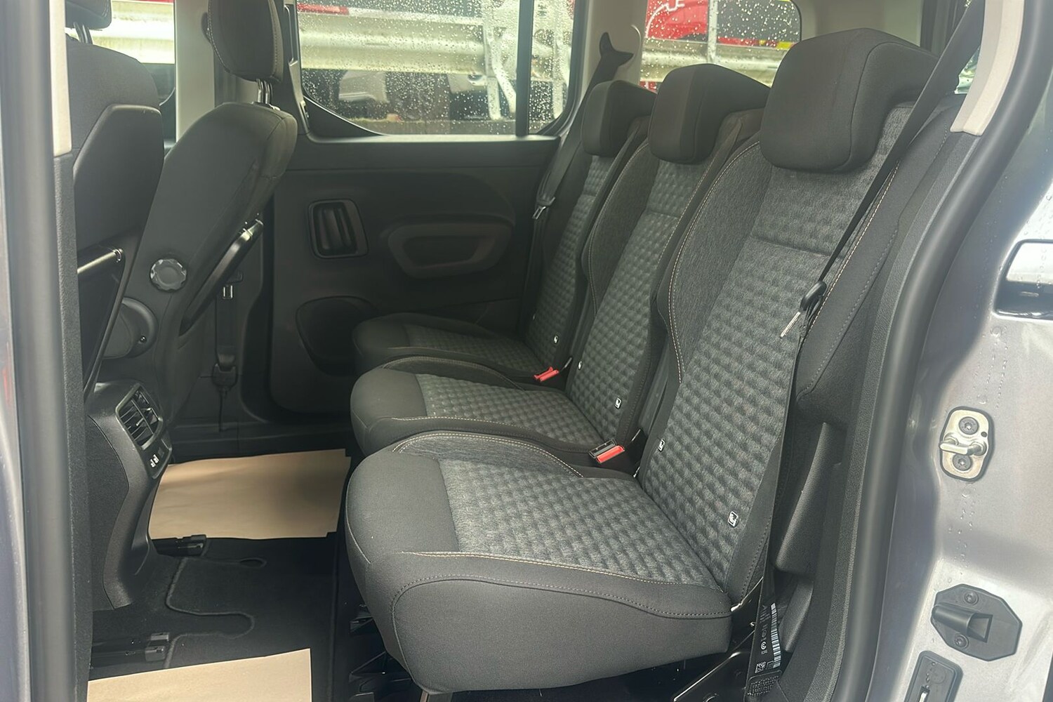 Used Peugeot e-Rifter 2024 for sale - 76932042: Photo 5